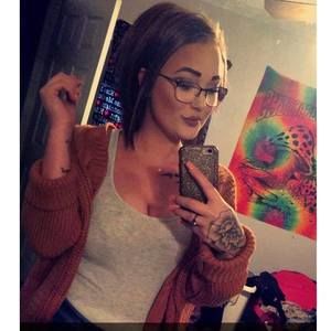 Meet your Posher, Caitlin